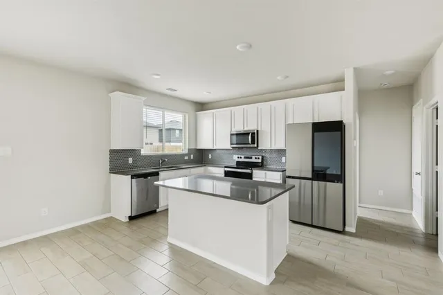 $2,295 | 969 Ravenwood Lane, Van Alstyne, TX 75495