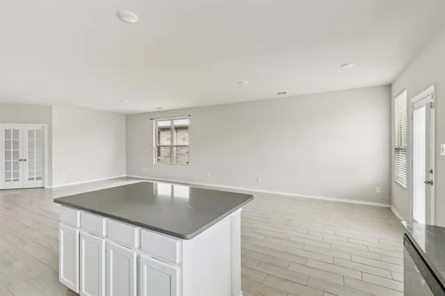 $2,295 | 969 Ravenwood Lane, Van Alstyne, TX 75495