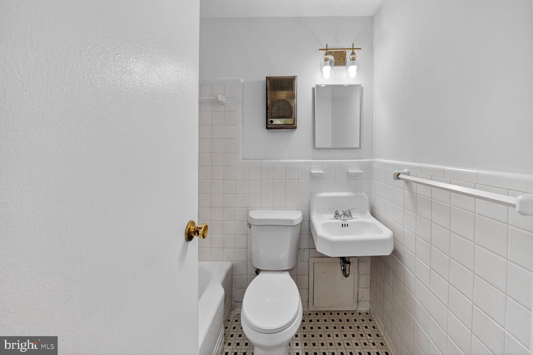 1801 Clydesdale Place Northwest, Unit 720 Washington, DC 20009 - Photo 17 of 25