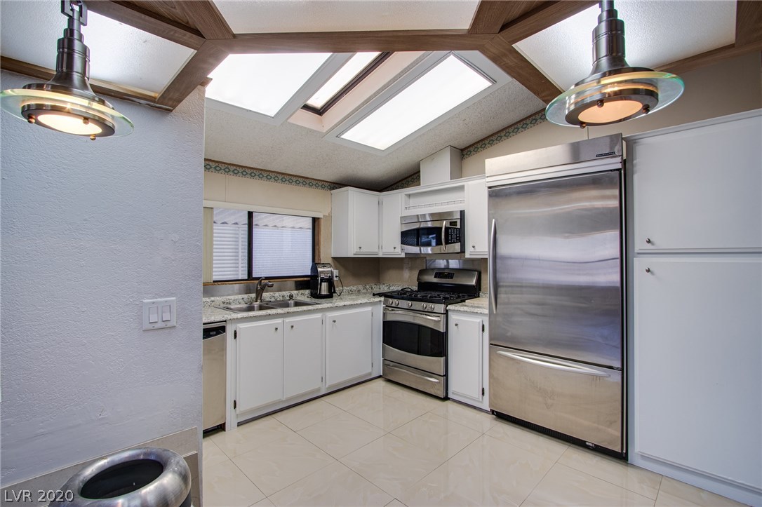 5553 Aldama Road Las Vegas, NV 89122 - Photo 3 of 29