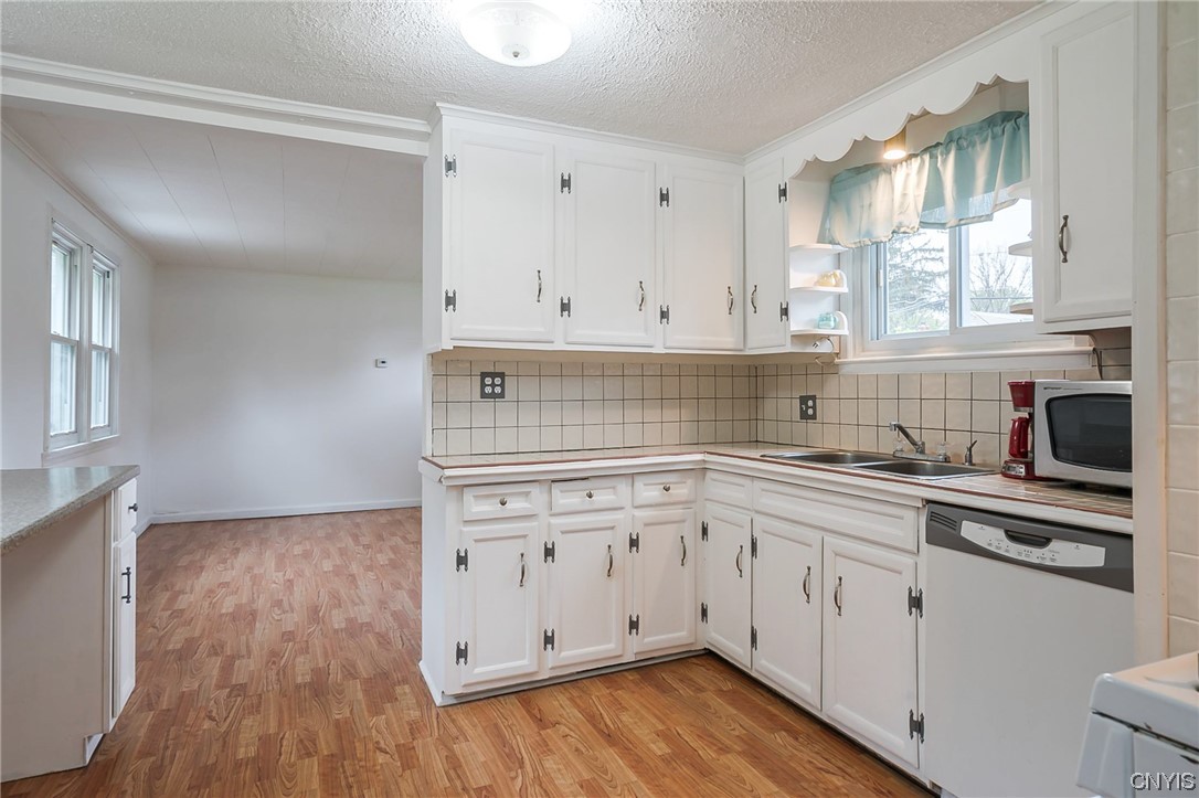 116 Hinsdale Road Camillus, NY 13031 - Photo 12 of 32