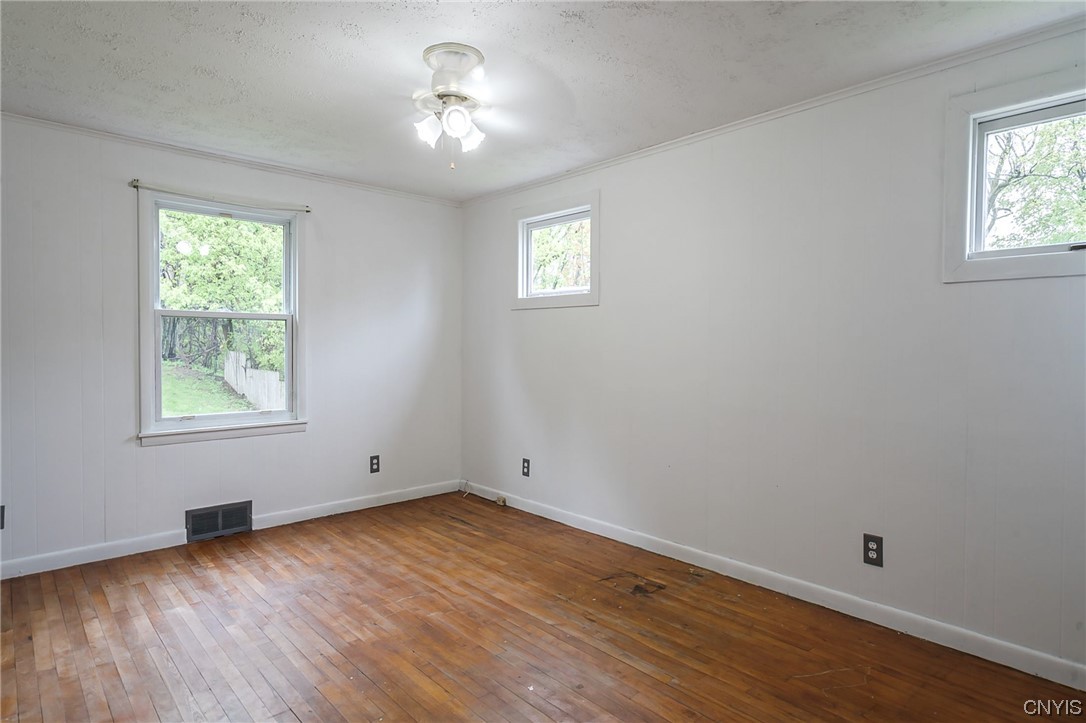 116 Hinsdale Road Camillus, NY 13031 - Photo 19 of 32