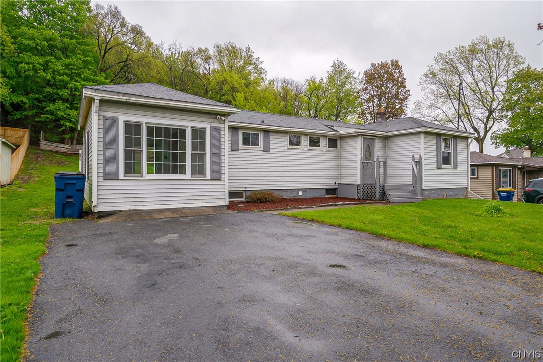 116 Hinsdale Road Camillus, NY 13031 - Photo 2 of 32