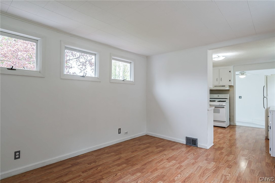 116 Hinsdale Road Camillus, NY 13031 - Photo 7 of 32