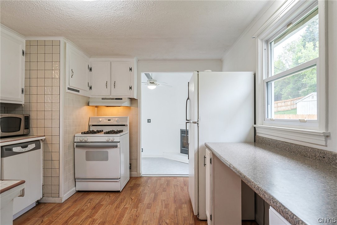 116 Hinsdale Road Camillus, NY 13031 - Photo 9 of 32