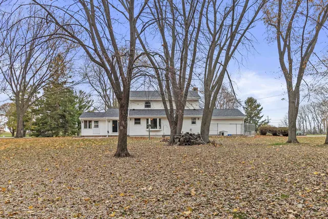 $495,000 | N53W35963 West Lake Drive, Oconomowoc, WI 53066