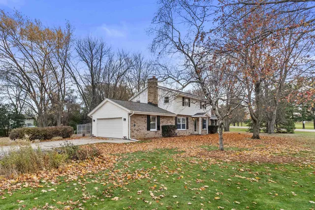 $495,000 | N53W35963 West Lake Drive, Oconomowoc, WI 53066