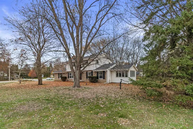 $495,000 | N53W35963 West Lake Drive, Oconomowoc, WI 53066