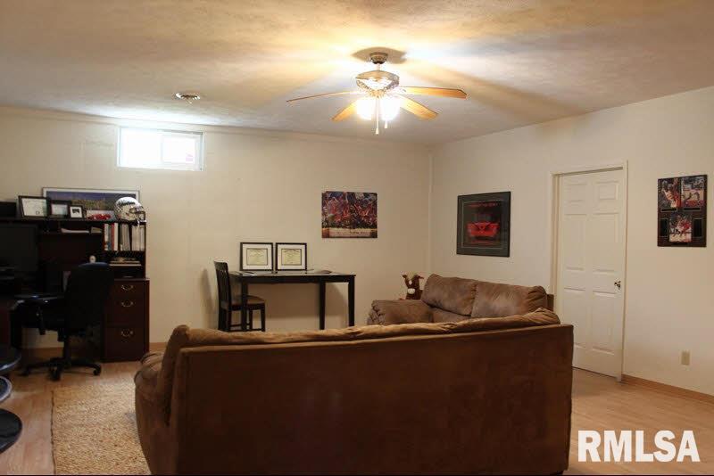 12267 Strawberry Road Carbondale, IL 62901 - Photo 16 of 26