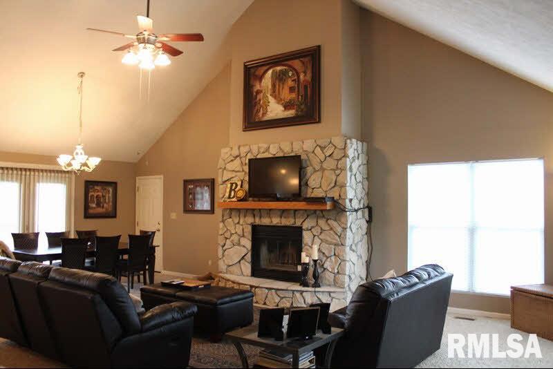 12267 Strawberry Road Carbondale, IL 62901 - Photo 8 of 26