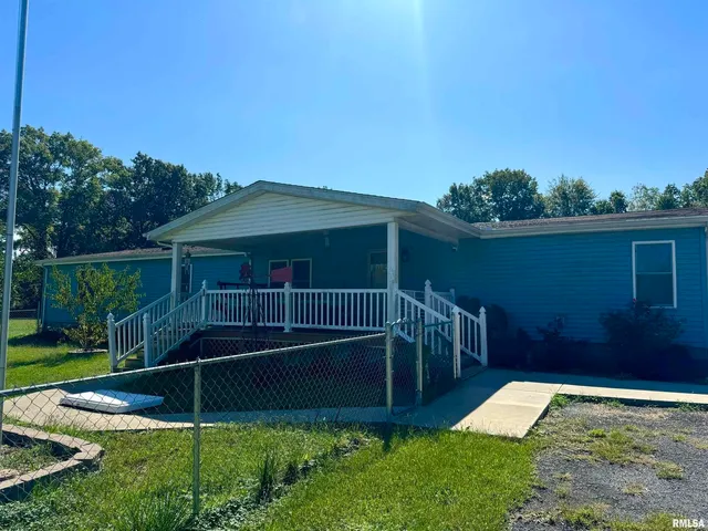 $200,000 | 2210 East Cleveland Street, West Frankfort, IL 62896