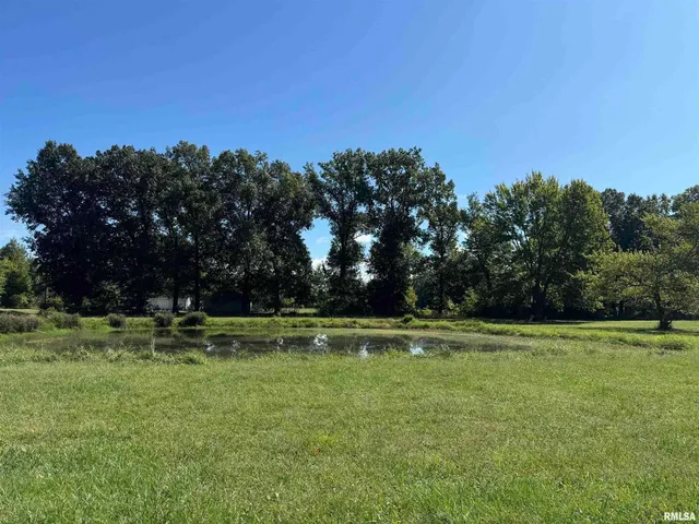 $200,000 | 2210 East Cleveland Street, West Frankfort, IL 62896