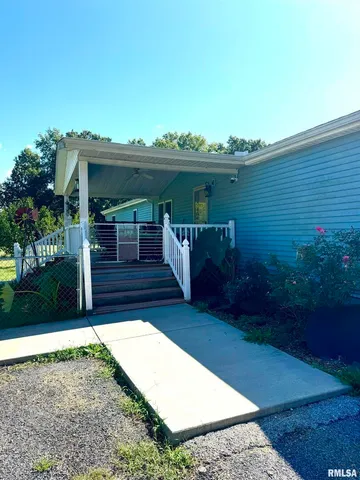 $200,000 | 2210 East Cleveland Street, West Frankfort, IL 62896