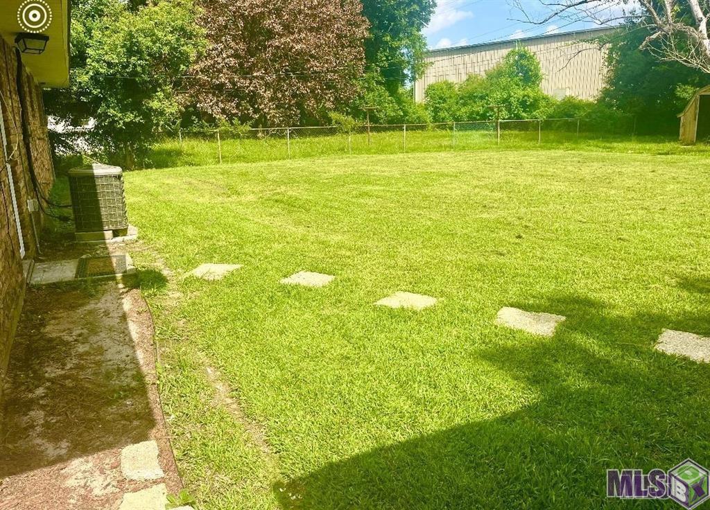 10689 Rhus Fringe Drive Baton Rouge, LA 70816 - Photo 2 of 15 Backyard