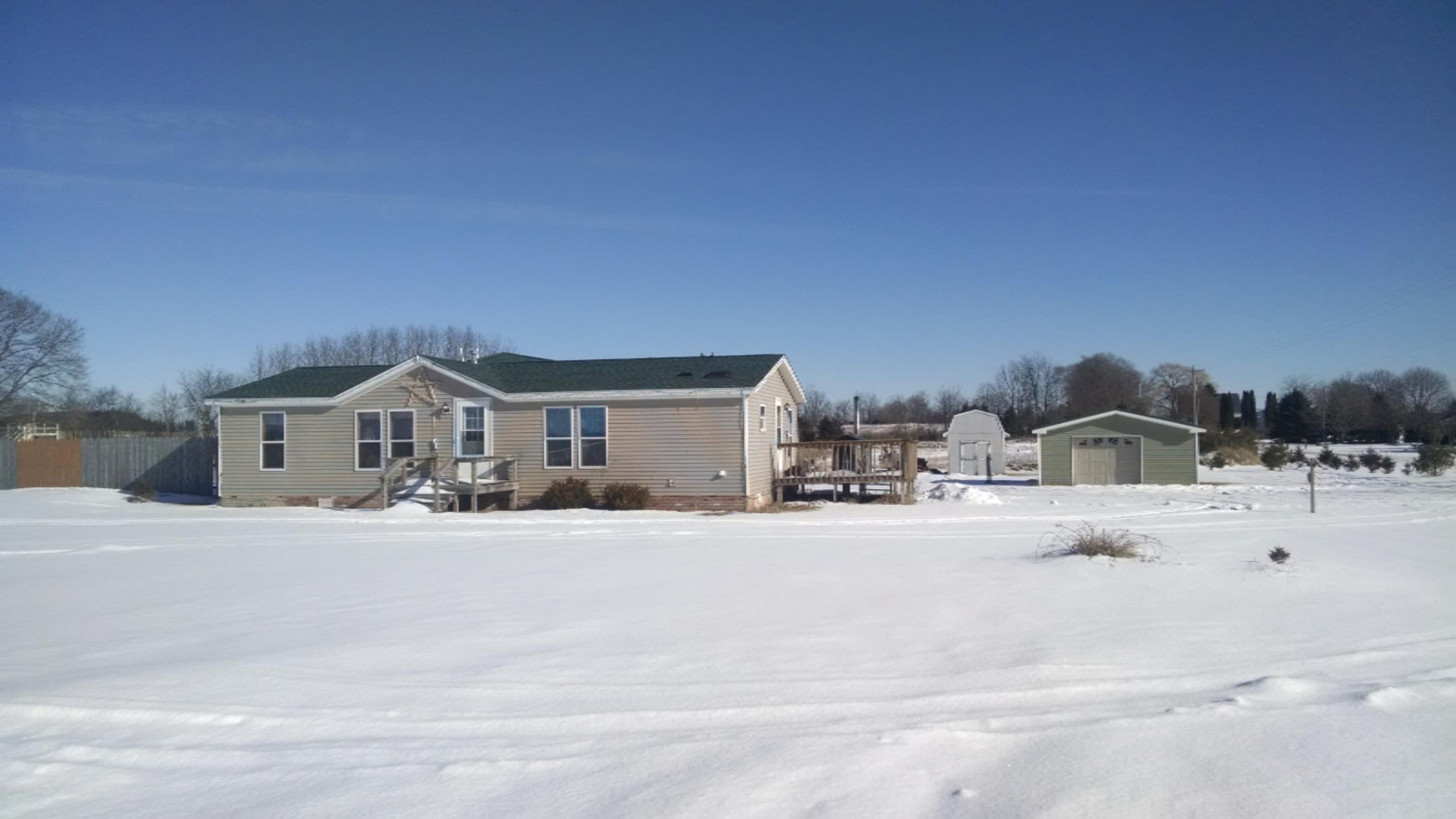 11516 North Wyman Road Blanchard, MI 49310 - Photo 2 of 15 IMG_20160129_135854207