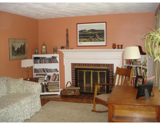 92 Van Norden Road Reading, MA 01867 - Photo 2 of 17 Gallery Image 2