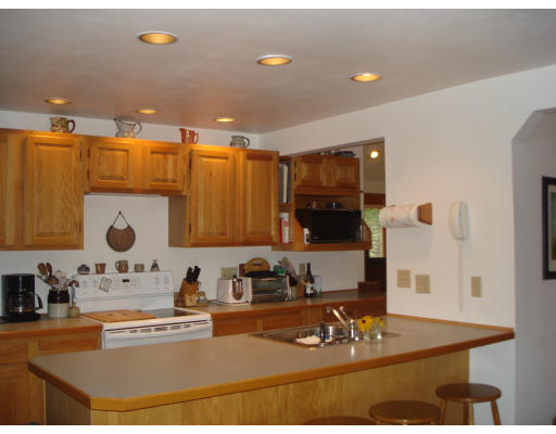 92 Van Norden Road Reading, MA 01867 - Photo 3 of 17 Gallery Image 3