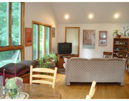 92 Van Norden Road Reading, MA 01867 - Photo 8 of 17 Gallery Image 8