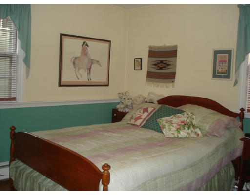92 Van Norden Road Reading, MA 01867 - Photo 10 of 17 Gallery Image 10