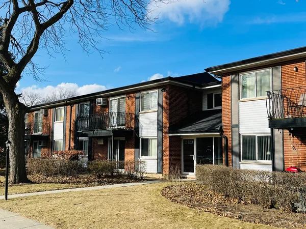 $1,700 | 2419 East Olive Street, Unit 2G, Arlington Heights, IL 60004
