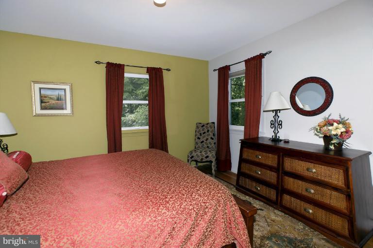 7701 Sebago Road Bethesda, MD 20817 - Photo 19 of 30 Bedroom