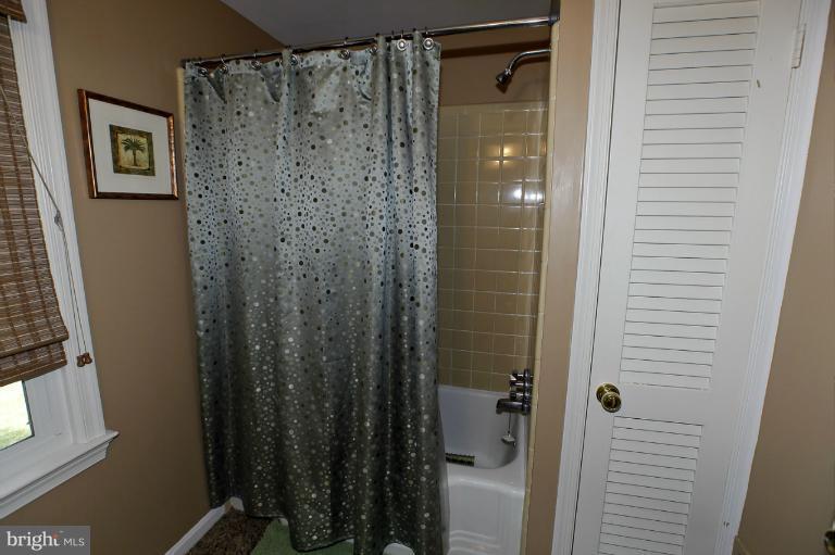 7701 Sebago Road Bethesda, MD 20817 - Photo 25 of 30 Bath