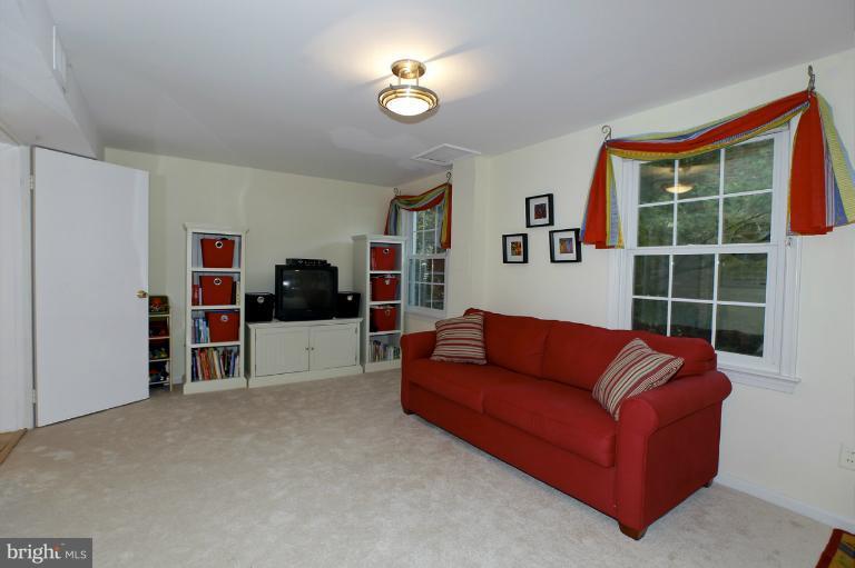 7701 Sebago Road Bethesda, MD 20817 - Photo 28 of 30 Bedroom