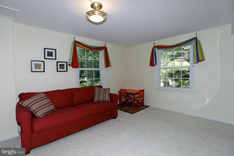 7701 Sebago Road Bethesda, MD 20817 - Photo 4 of 30 Bedroom