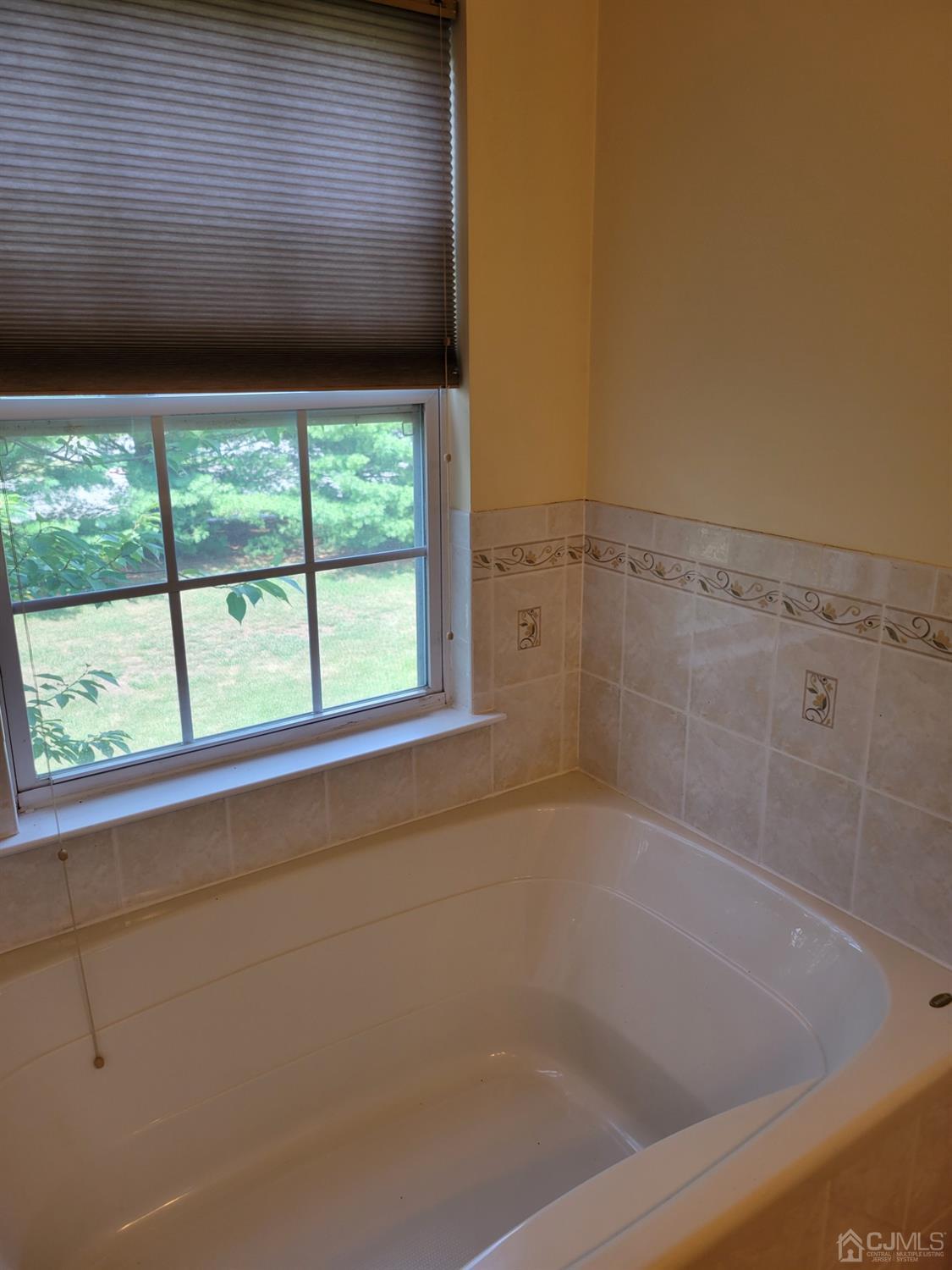 350 Hawthorne Road North Brunswick, NJ 08902 - Photo 18 of 29 Gallery Image 18