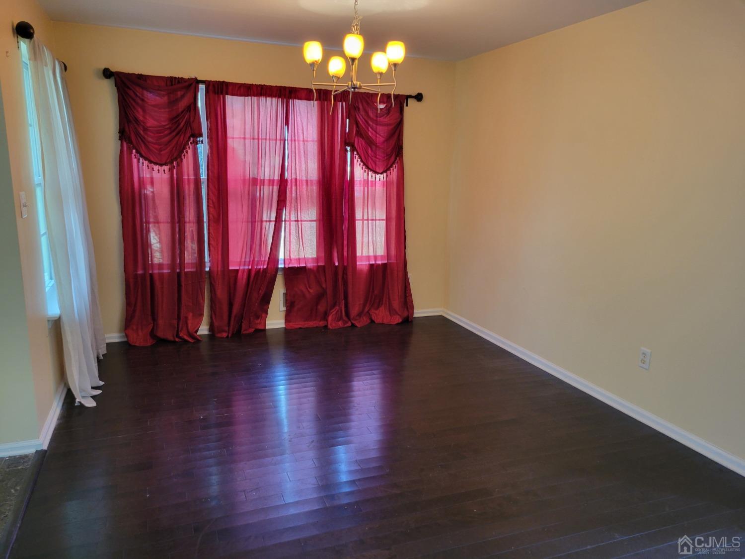350 Hawthorne Road North Brunswick, NJ 08902 - Photo 4 of 29 Gallery Image 4