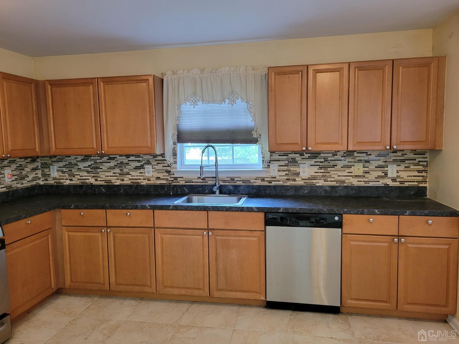 350 Hawthorne Road North Brunswick, NJ 08902 - Photo 6 of 29 Gallery Image 6