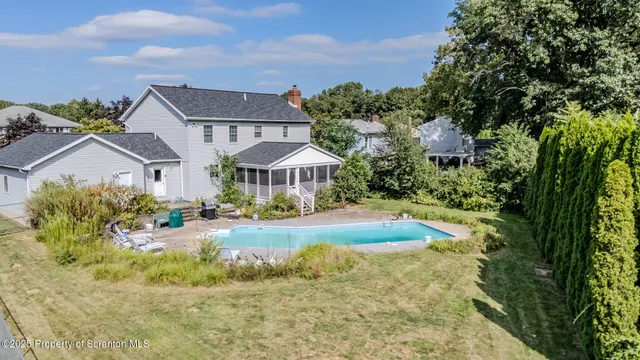 a picture of a wall with a white wall and a white wall