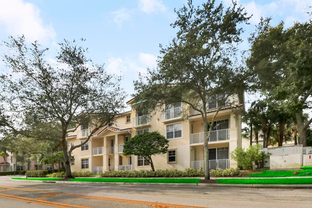 $4,000 | 1116 University Boulevard, Unit 14, Jupiter, FL 33458