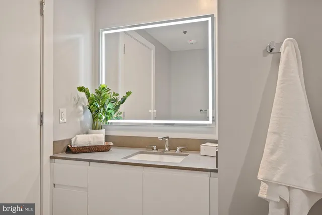 $2,800 | 950 3rd Street Northwest, Unit 303, Washington, DC 20001