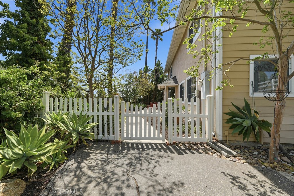 717 Porter Street Fallbrook, CA 92028 - Photo 2 of 55 Entryway