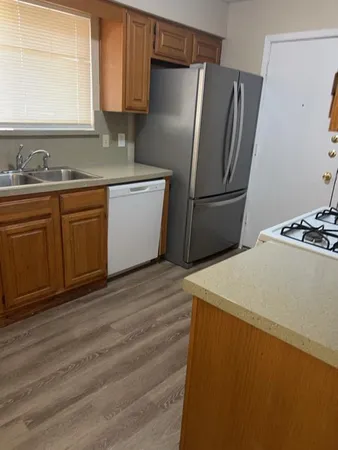 $1,650 | 806 Redbud Drive, DeSoto, TX 75115
