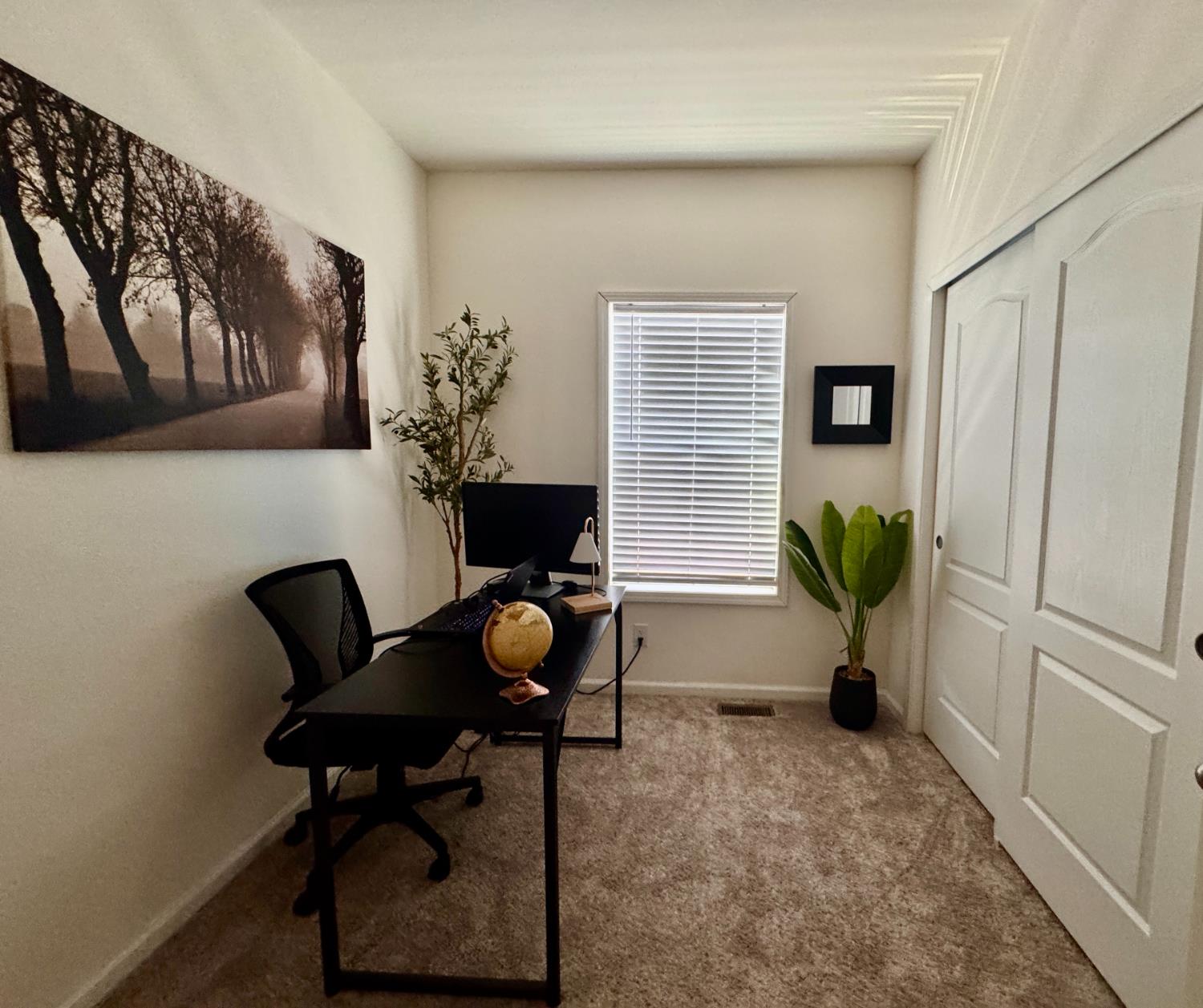 360 East Grant Line Road, Unit 16 Tracy, CA 95376 - Photo 10 of 36 Neutral-toned wall paint throughout