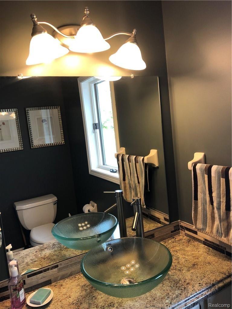 8094 Perry Road Grand Blanc, MI 48439 - Photo 20 of 27 Powder.JPG