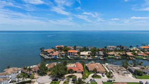 $2,450,000 | 2080 Hawaii Avenue Northeast, St. Petersburg, FL 33703