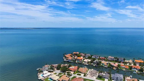 $2,450,000 | 2080 Hawaii Avenue Northeast, St. Petersburg, FL 33703