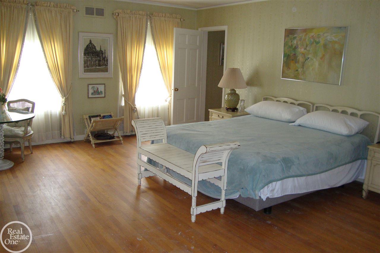 86 Lothrop Road Grosse Pointe Farms, MI 48236 - Photo 16 of 28