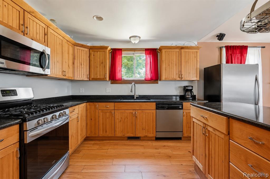 11583 Cape Cod Street Taylor, MI 48180 - Photo 6 of 39