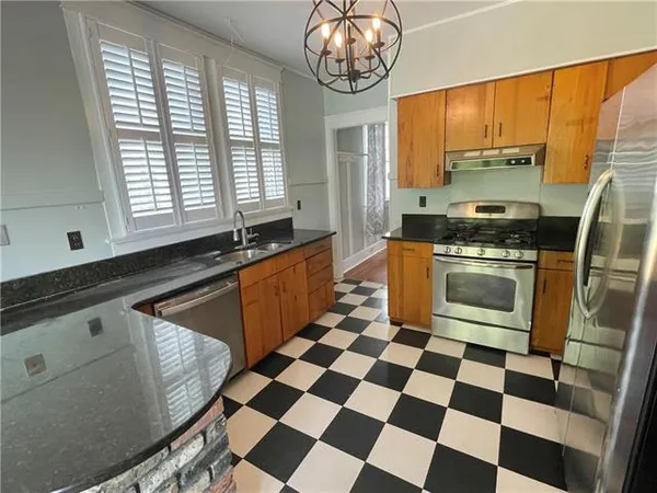 $2,200 | 6235 Annunciation Street, New Orleans, LA 70118