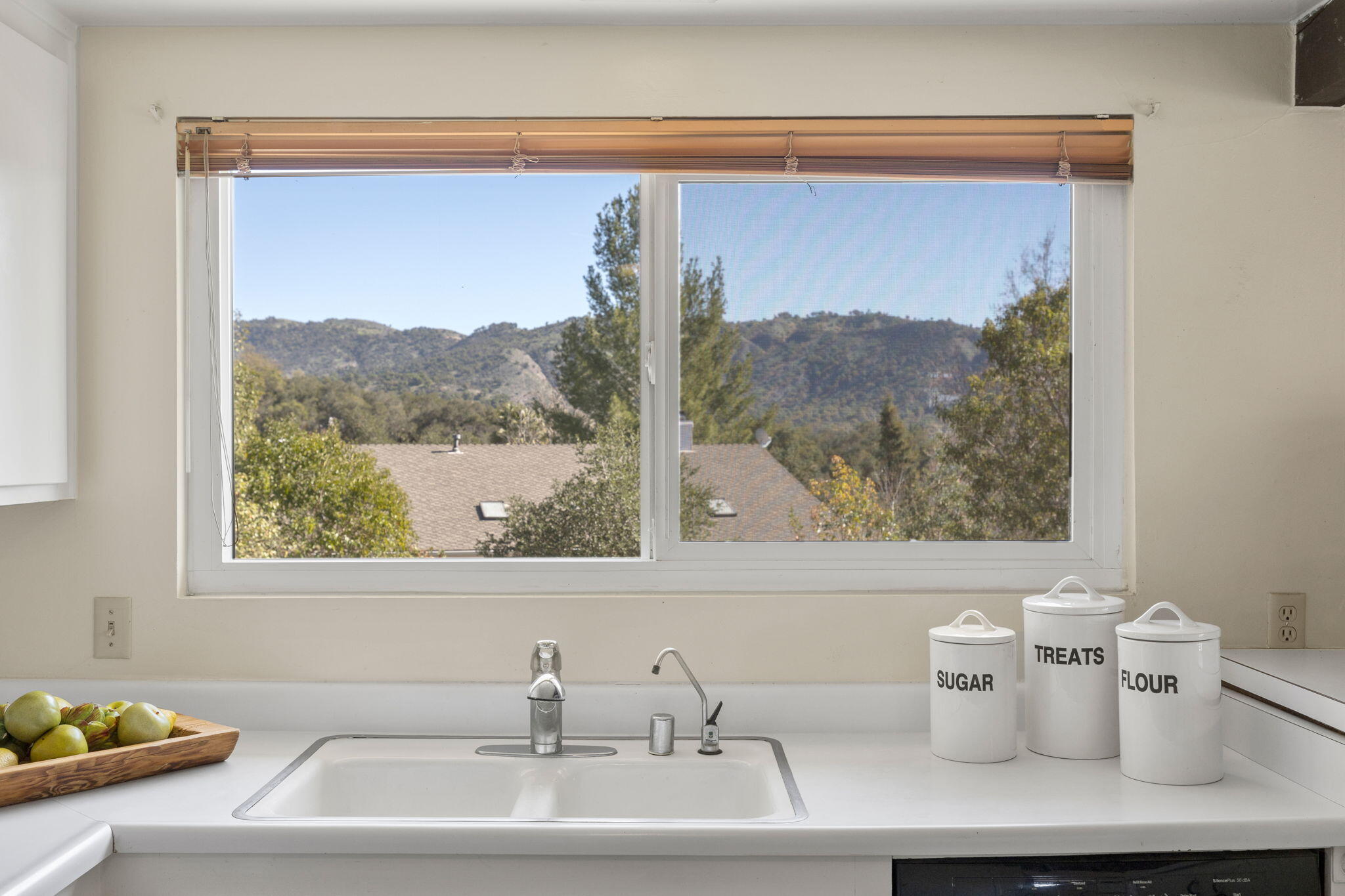 55 Sunset Street Oak View, CA 93022 - Photo 21 of 38 19 55Sunset-19