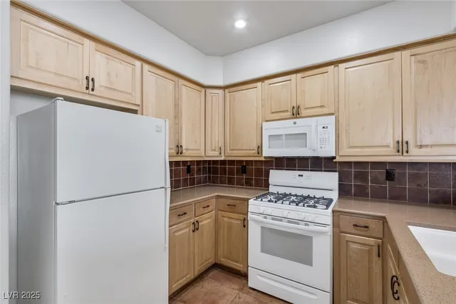 $1,731 | 9901 Trailwood Drive, Unit 2006, Las Vegas, NV 89134