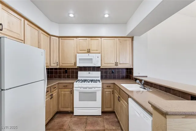 $1,731 | 9901 Trailwood Drive, Unit 2006, Las Vegas, NV 89134