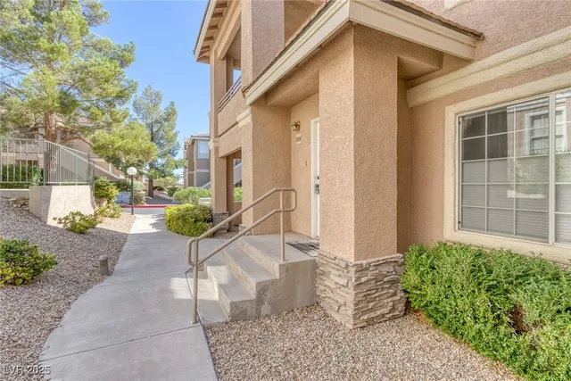 $1,731 | 9901 Trailwood Drive, Unit 2006, Las Vegas, NV 89134