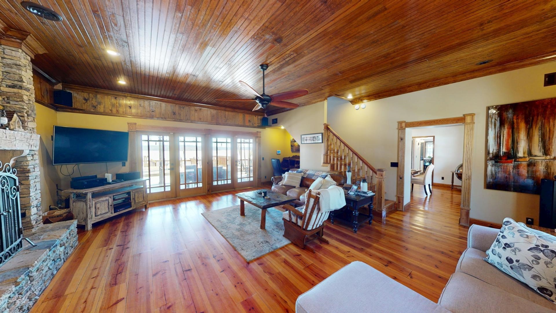 19 Beach Drive Iuka, MS 38852 - Photo 5 of 40 a living room with furniture and a flat screen tv