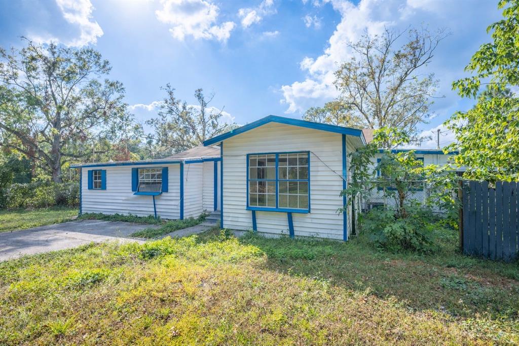 3221 Crutchfield Road Lakeland, FL 33805 - Photo 1 of 49 a front view of a house with a yard