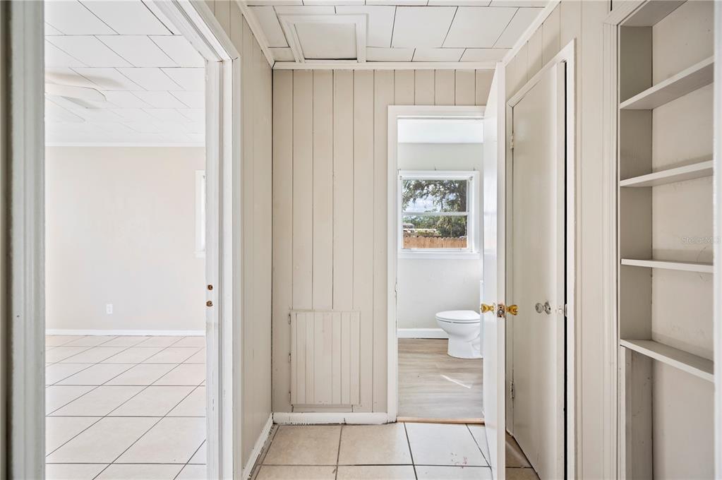 3221 Crutchfield Road Lakeland, FL 33805 - Photo 14 of 49 a bathroom with a glass shower door